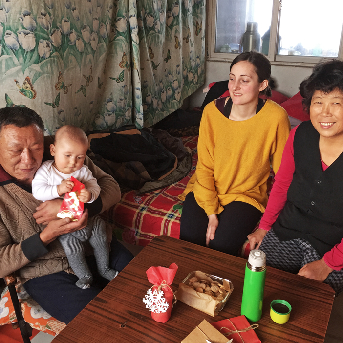 chinese-grandparents-good-childcare-option-03